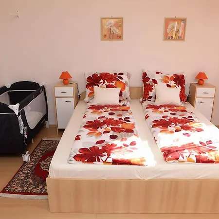 Apartman Irisz Apartment *