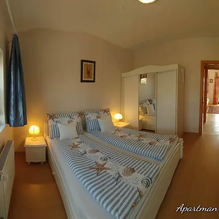Apartman Irisz Apartment *